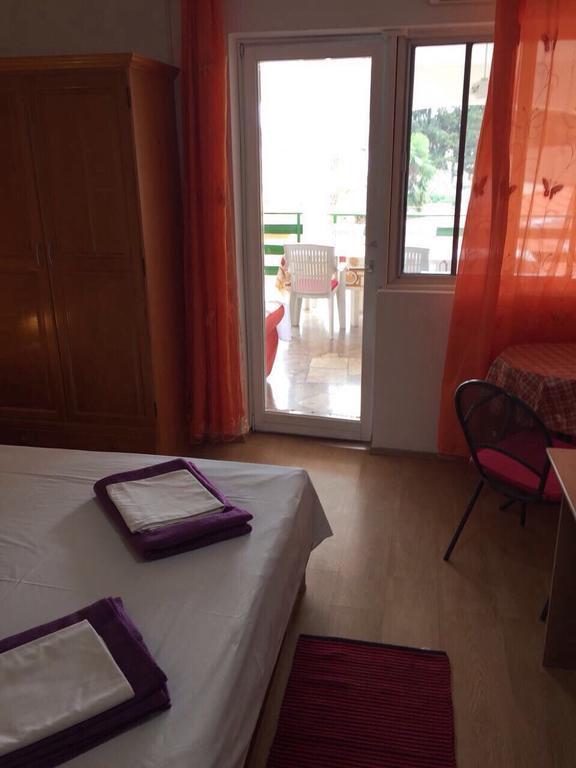 Crveno Zlato Penzion Biograd Na Moru